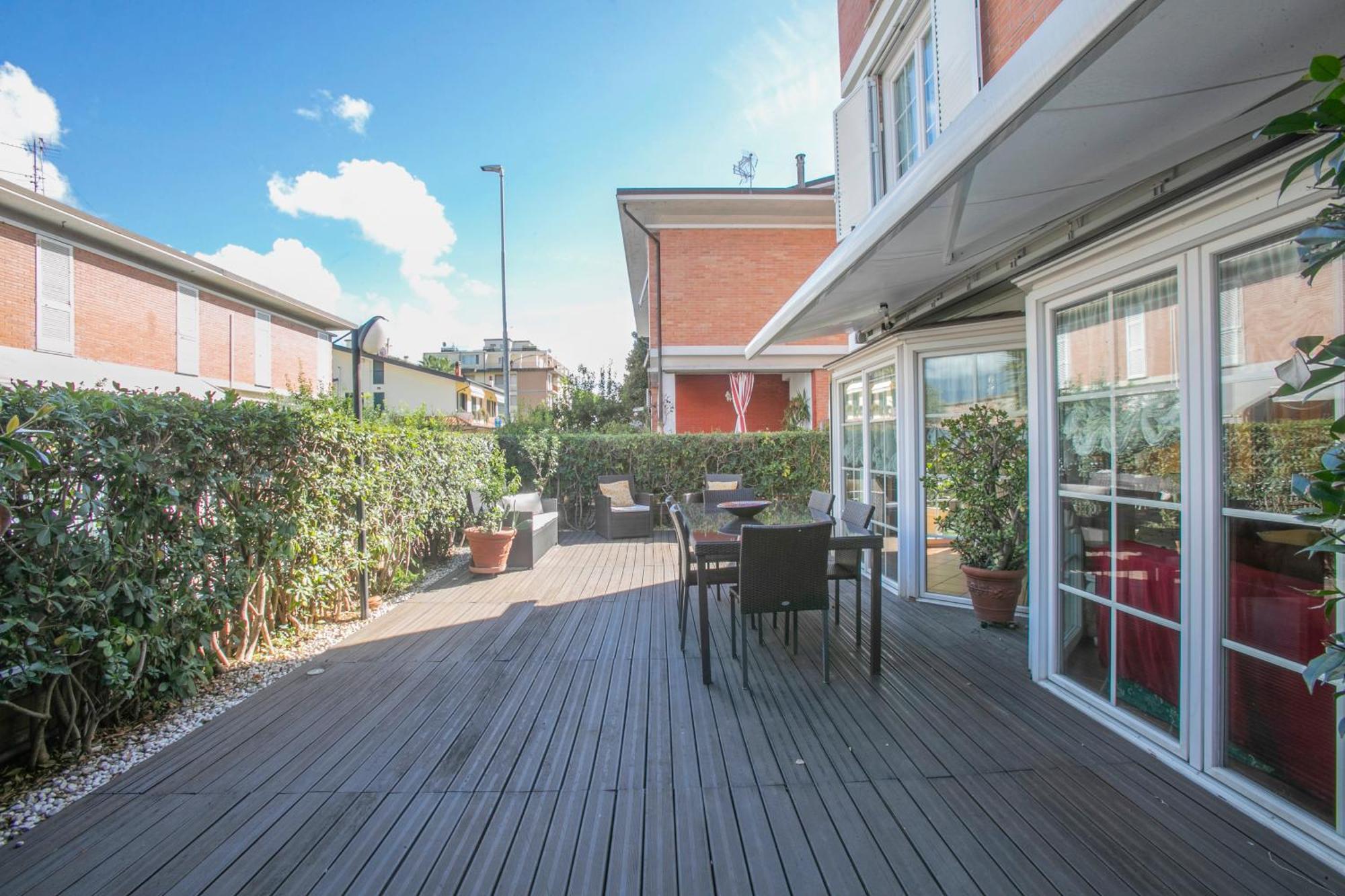 Maison Renee Viareggio Exteriör bild